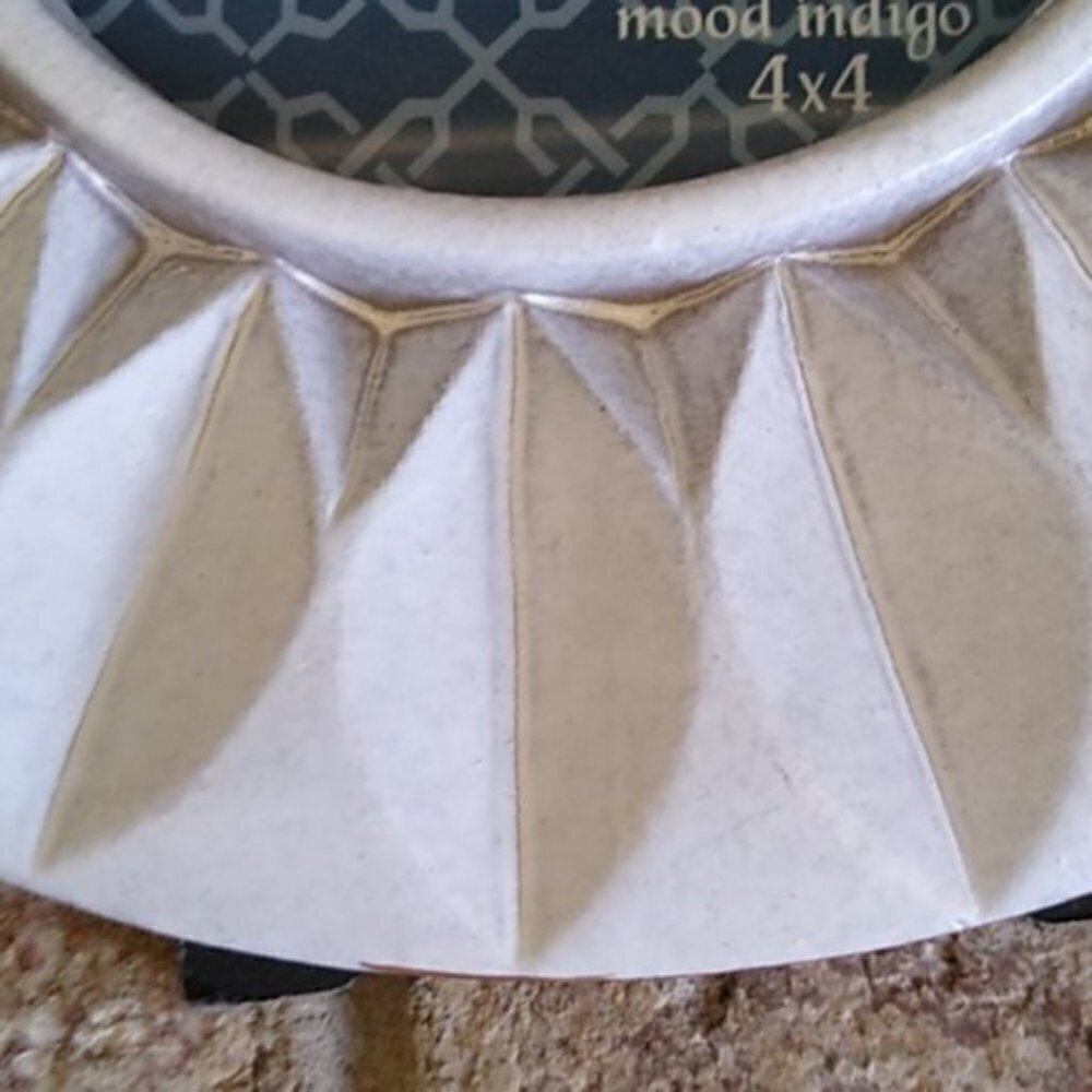 NEW White Round Resin Picture Frame - Picture 8 of 8